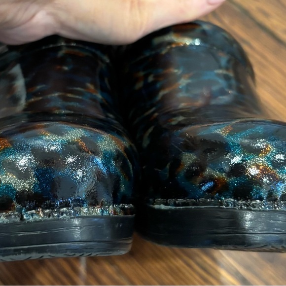 Dansko Women’s Professional Animal Print Iridescent Slip On Work Clogs Sz 40 - Picture 3 of 8